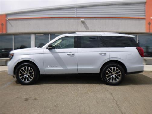 Space Silver Metallic 2025 Ford Expedition Platinum