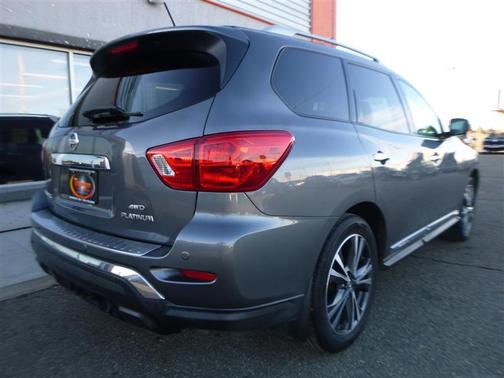 2017 Nissan Pathfinder Platinum