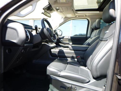 Agate Black Metallic 2025 Ford Expedition Platinum