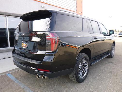 2025 Chevrolet Suburban 4WD Z71