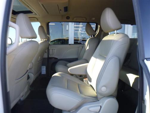 2020 Toyota Sienna SE