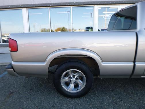 2001 Chevrolet S-10 Base