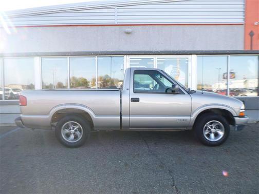 2001 Chevrolet S-10 Base