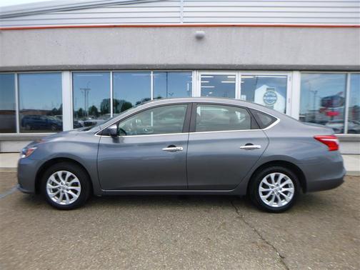 Gun Metallic 2018 Nissan Sentra SV