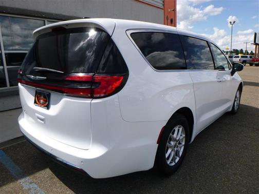 Bright White Clearcoat 2023 Chrysler Pacifica Touring L