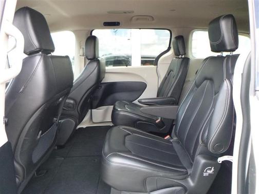 Bright White Clearcoat 2023 Chrysler Pacifica Touring L