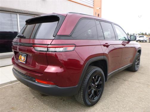 Velvet Red Pearlcoat 2025 Jeep Grand Cherokee Altitude