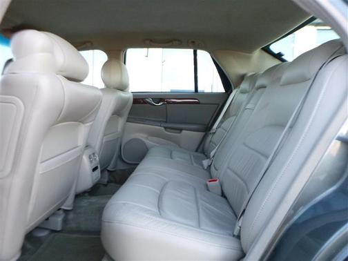 2004 Cadillac DeVille Base