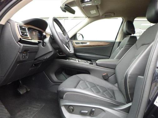 2024 Volkswagen Atlas 2.0T SE w/Technology 4MOTION