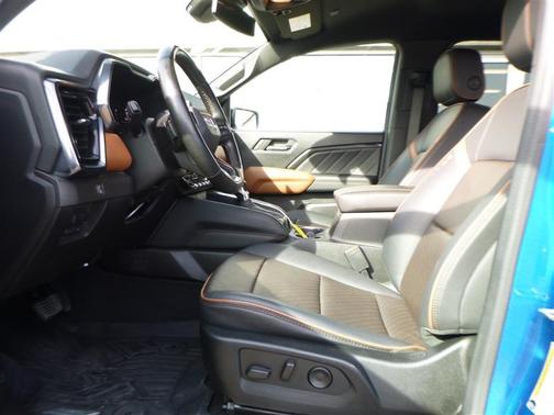 Dynamic Blue Metallic 2024 GMC Canyon AT4