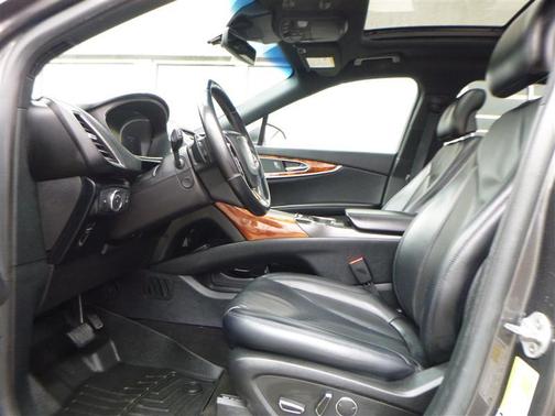 2019 Lincoln Nautilus Select