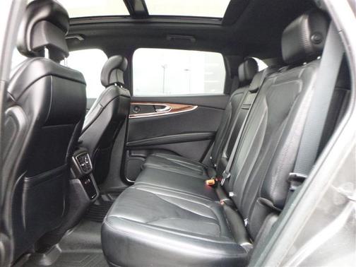 2019 Lincoln Nautilus Select