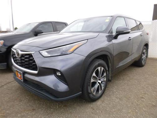 Magnetic Gray Metallic 2022 Toyota Highlander XLE