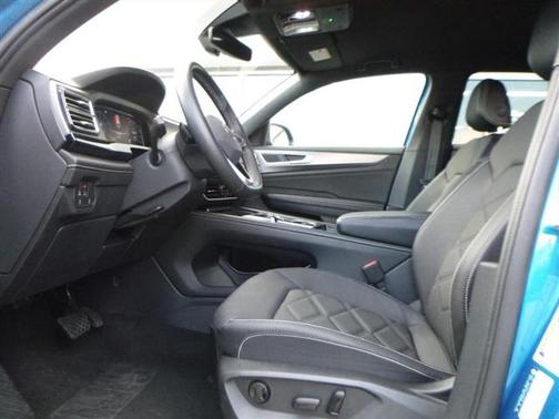 2024 Volkswagen Atlas Cross Sport 2.0T SE w/Technology 4MOTION