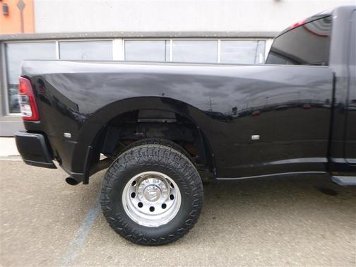 Diamond Black Crystal Pearlcoat 2021 RAM 3500 Big Horn Crew Cab 4x4 8' Box