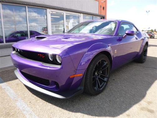 Plum Crazy Pearlcoat 2023 Dodge Challenger R/T Scat Pack Widebody