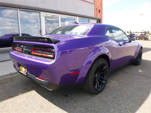 Plum Crazy Pearlcoat 2023 Dodge Challenger R/T Scat Pack Widebody
