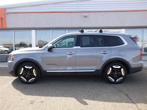 Everlasting Silver 2025 Kia Telluride S