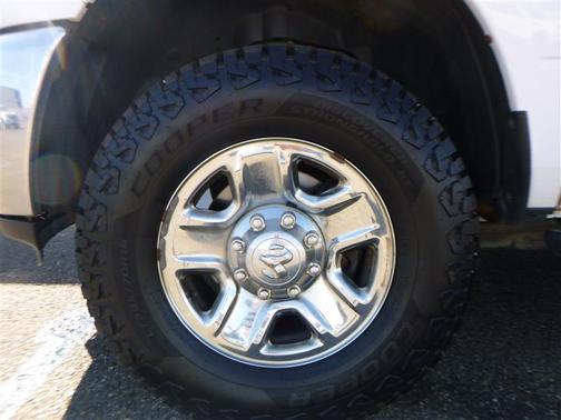 2017 RAM 2500 Tradesman Crew Cab 4x4 6'4' Box