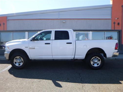 2017 RAM 2500 Tradesman Crew Cab 4x4 6'4' Box