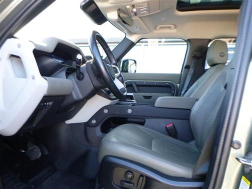 2022 Land Rover Defender 110 SE