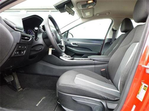 2022 Hyundai SONATA SE