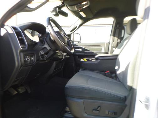 2024 RAM 3500 Big Horn Crew Cab 4x4 8' Box