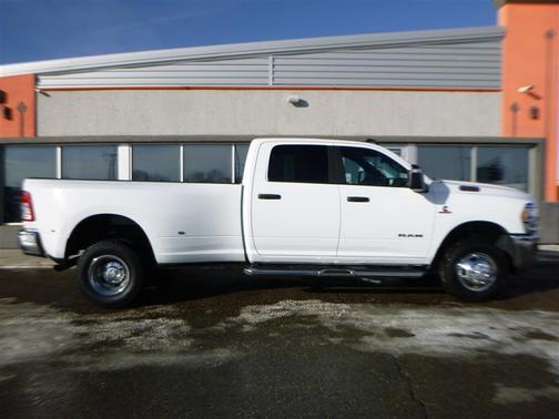 2024 RAM 3500 Big Horn Crew Cab 4x4 8' Box