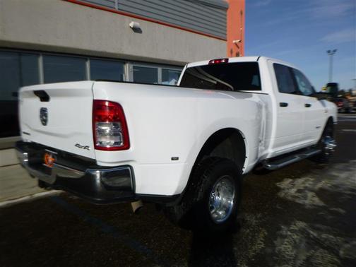 2024 RAM 3500 Big Horn Crew Cab 4x4 8' Box