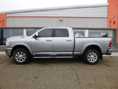 2022 RAM 2500 Laramie Crew Cab 4x4 6'4' Box