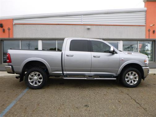 2022 RAM 2500 Laramie Crew Cab 4x4 6'4' Box