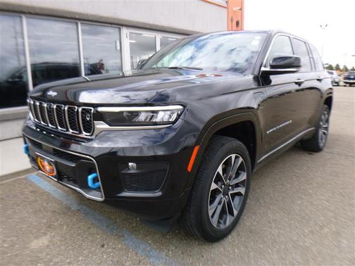 Diamond Black Crystal Pearlcoat 2023 Jeep Grand Cherokee 4xe Overland