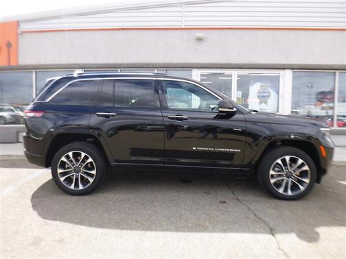 Diamond Black Crystal Pearlcoat 2023 Jeep Grand Cherokee 4xe Overland