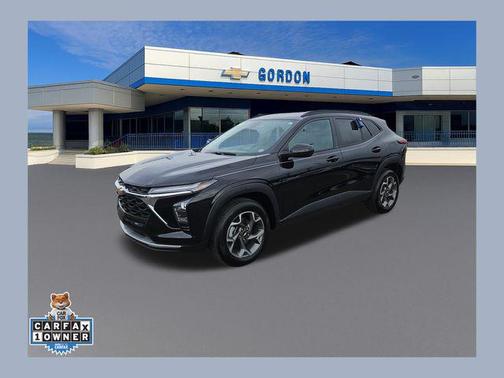 Black 2025 Chevrolet Trax LT
