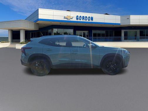 Green 2025 Chevrolet Trax FWD ACTIV