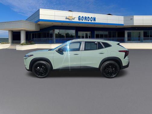 Green 2025 Chevrolet Trax FWD ACTIV
