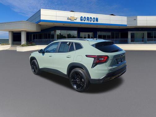 Green 2025 Chevrolet Trax FWD ACTIV