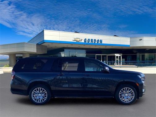 2023 Chevrolet Suburban RST