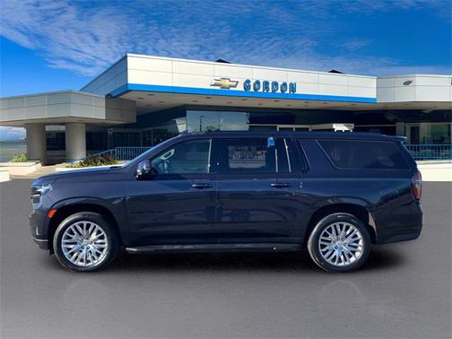 2023 Chevrolet Suburban RST