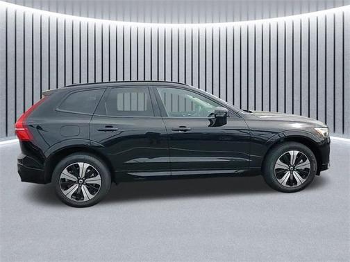 2024 Volvo XC60 Recharge Plug-In Hybrid T8 Core Dark Theme