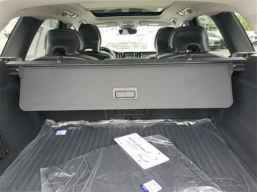 2024 Volvo XC60 Recharge Plug-In Hybrid T8 Core Dark Theme