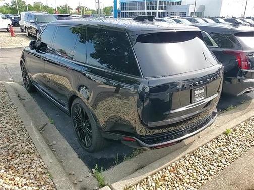 2025 Land Rover Range Rover P530 SE 7 Seat