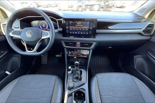 2025 Volkswagen Taos 1.5T SE Black