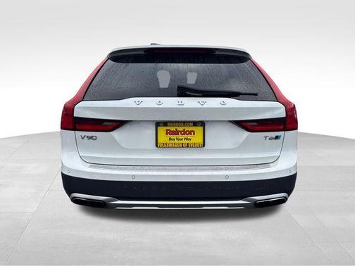 2017 Volvo V90 Cross Country T6