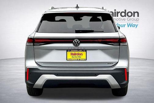 Pyrite Silver Metallic 2025 Volkswagen Tiguan 2.0T SE 4MOTION
