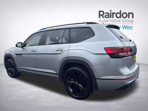 Silver Metallic 2023 Volkswagen Atlas 3.6L SEL