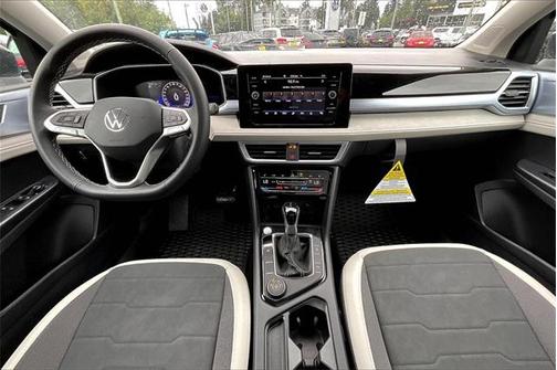 2025 Volkswagen Taos 1.5T SE
