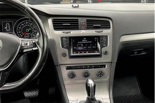 2015 Volkswagen Golf SportWagen TDI S 4-Door
