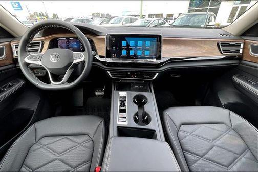 2025 Volkswagen Atlas 2.0T SE