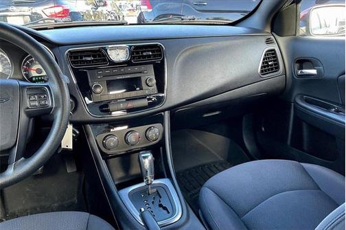 2014 Chrysler 200 LX